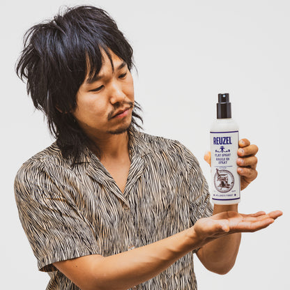 Reuzel Clay Spray hair styling product with a spray nozzle, designed for textured, matte finish styling.