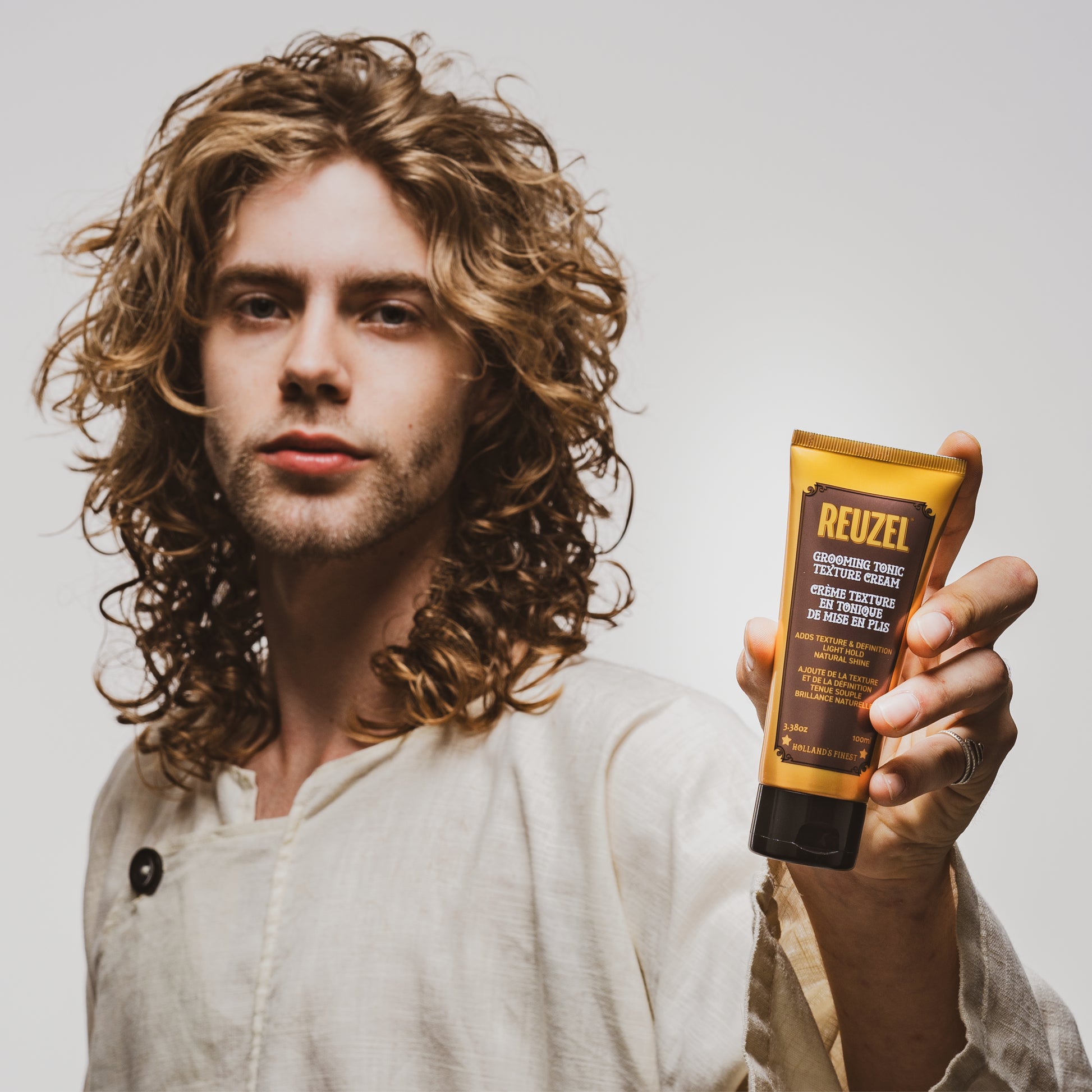 Reuzel Grooming Tonic Texture Cream for hair styling, showing a jar with cream texture and modern packaging.